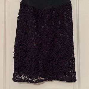 Maternity navy skirt over the belly